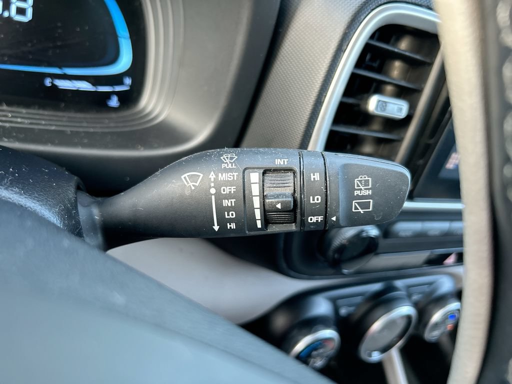 Used 2023 Hyundai Venue SEL FWD image 17