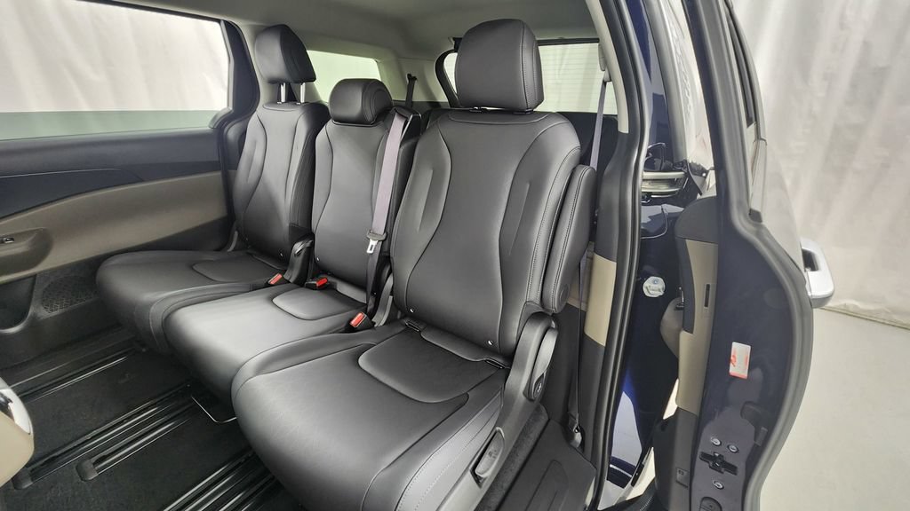 New 2027 Kia Carnival FWD image 12