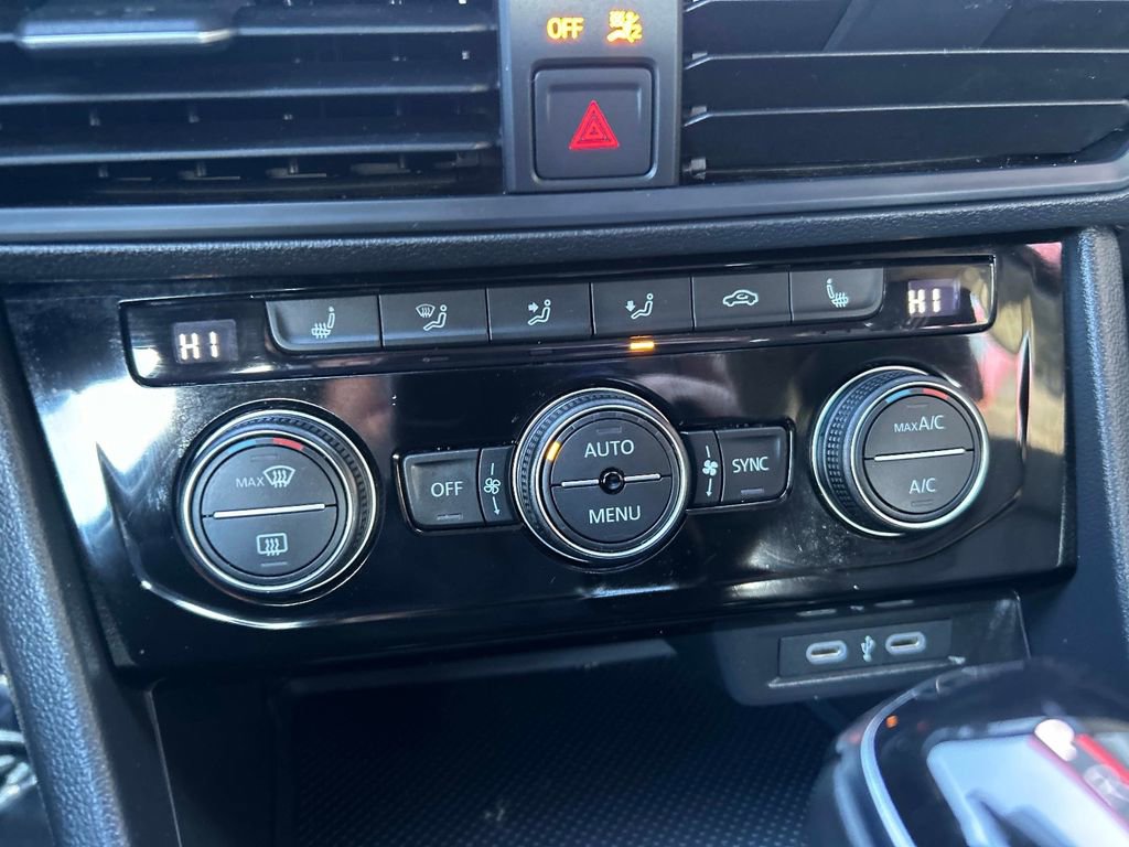 Used 2024 Volkswagen Jetta SE image 30