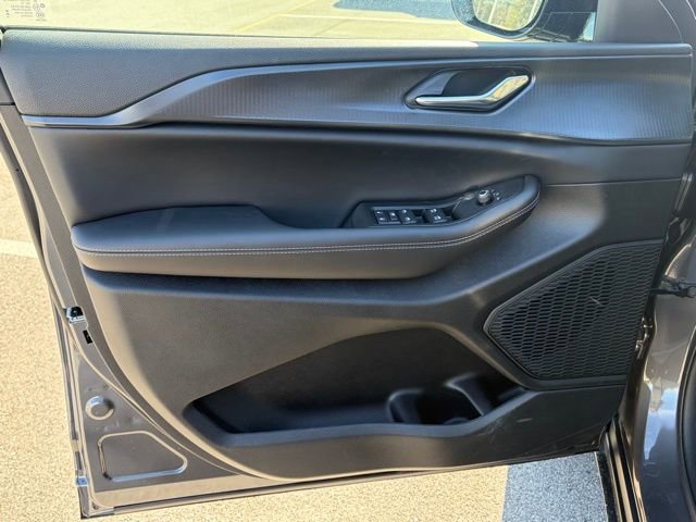 New 2025 Jeep Grand Cherokee Altitude w/ Trailer Tow Package image 12