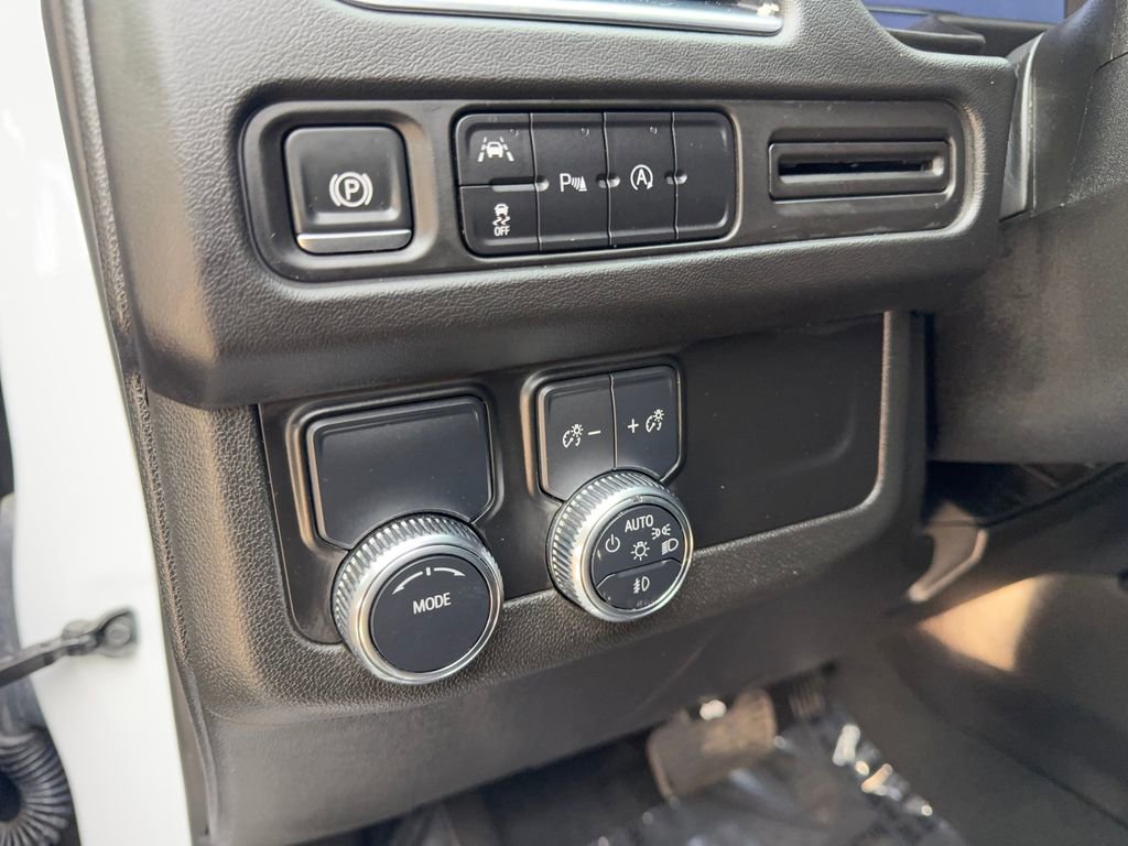 Used 2024 GMC Yukon SLT image 60