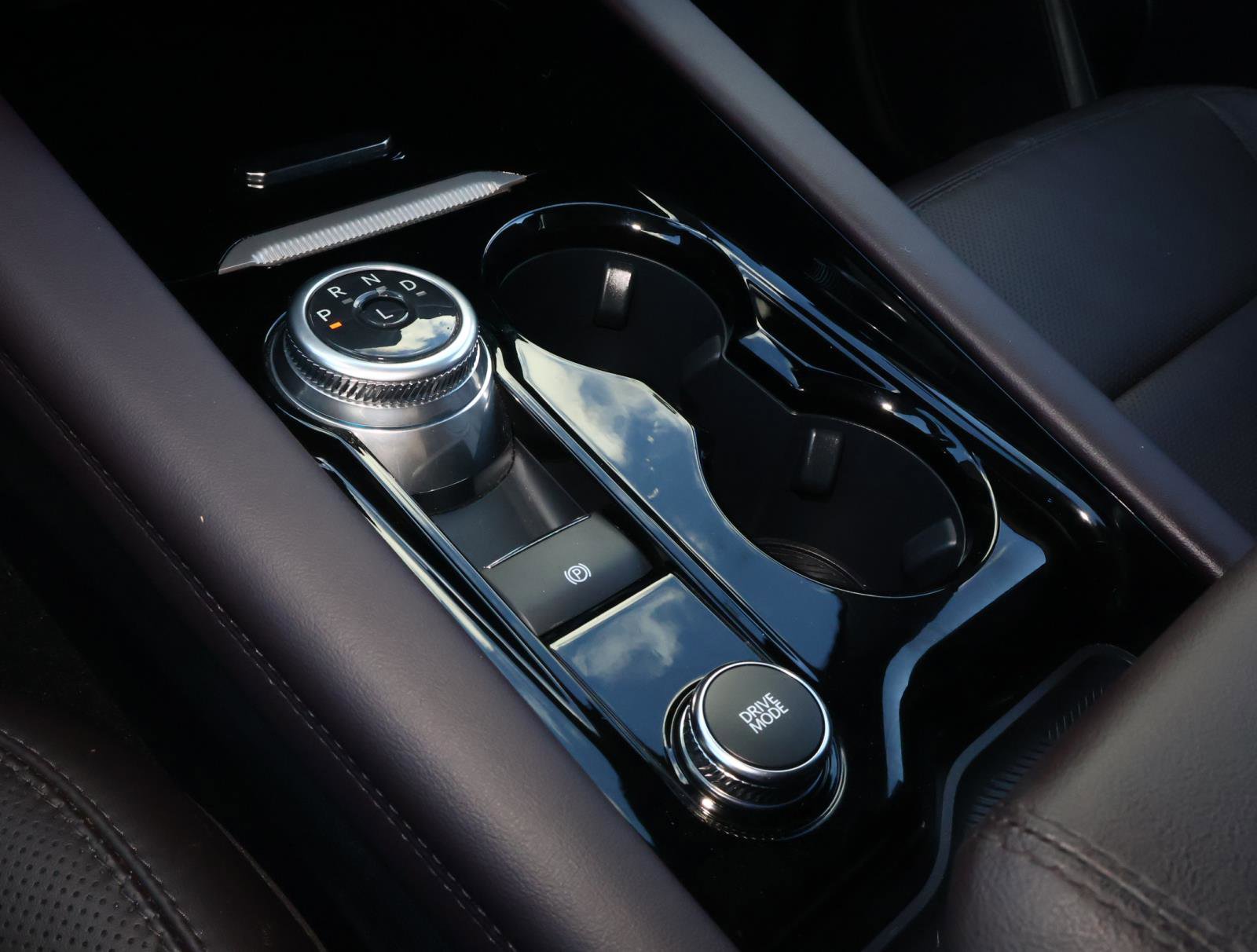 Used 2025 Ford Explorer Platinum w/ LUX Leather Package image 30