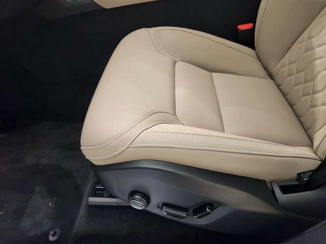 New 2026 Volvo XC90 B6 Plus w/ Protection Package Premier image 25