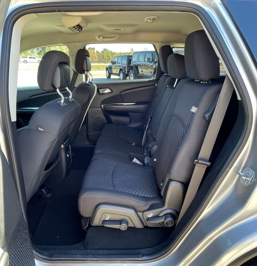 Used 2018 Dodge Journey SXT w/ Connectivity Group FWD image 32
