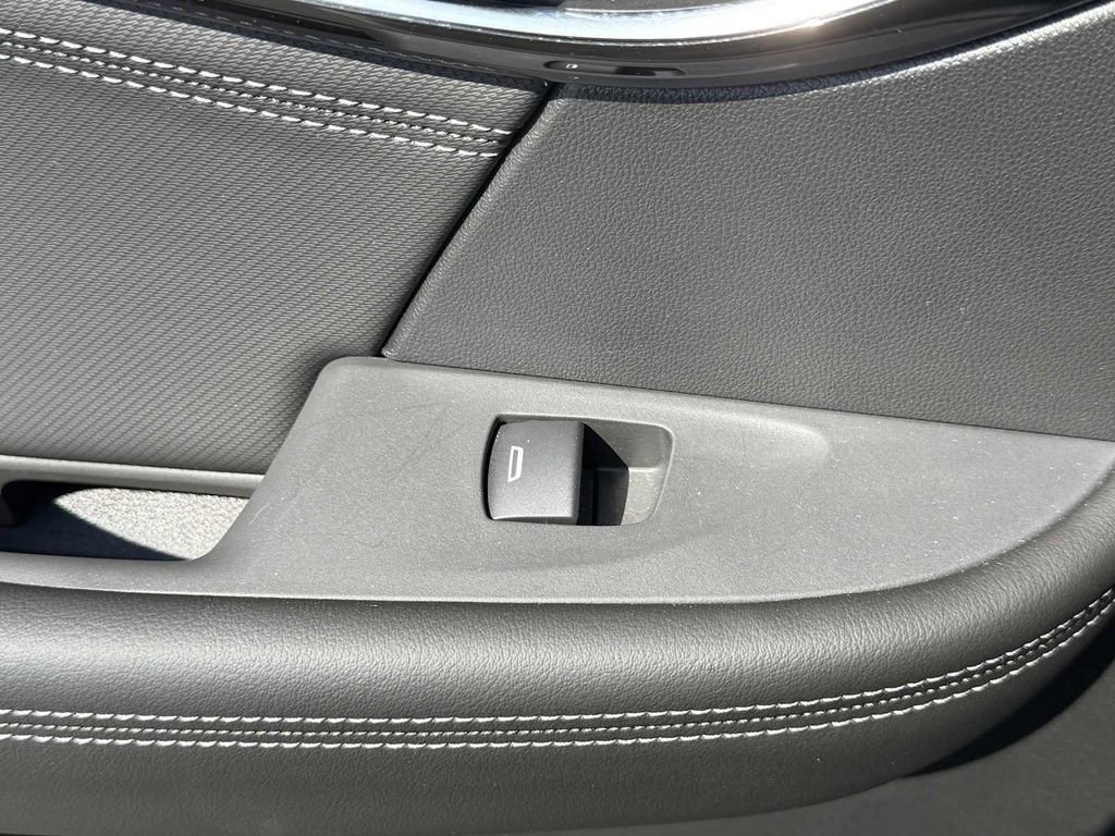 Used 2025 Buick Envision Preferred image 39