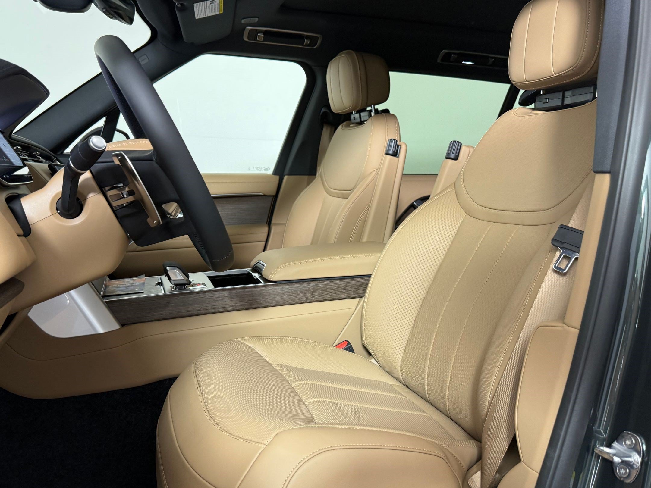 New 2026 Land Rover Range Rover Long Wheelbase SE AWD/4WD image 25