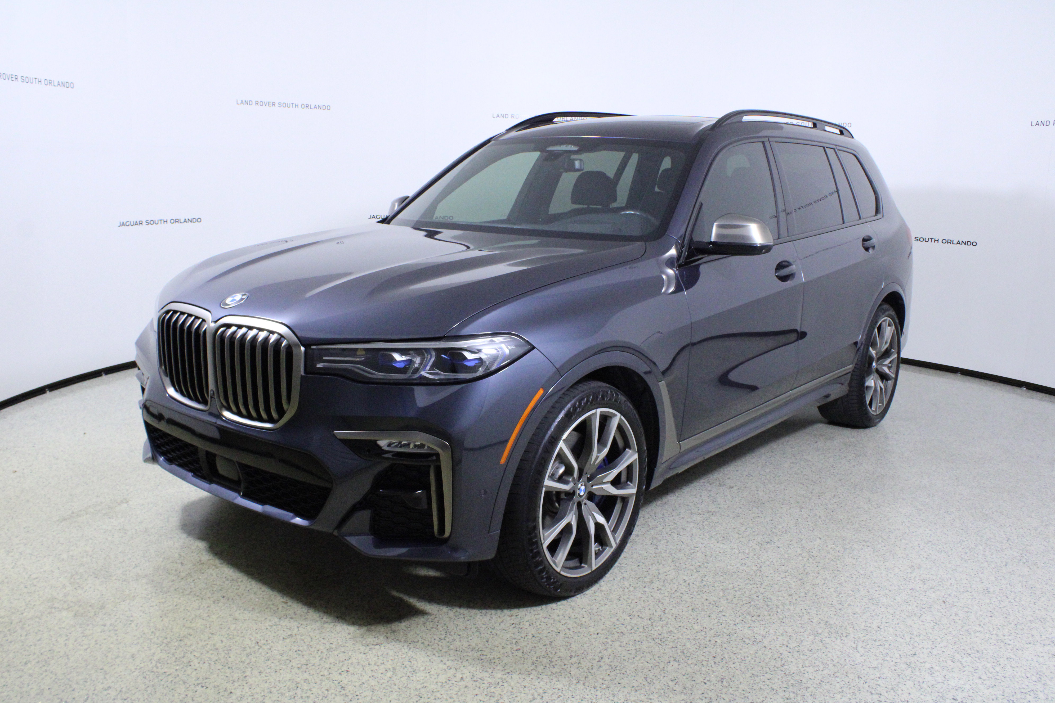 Used 2022 BMW X7 M50i image 4
