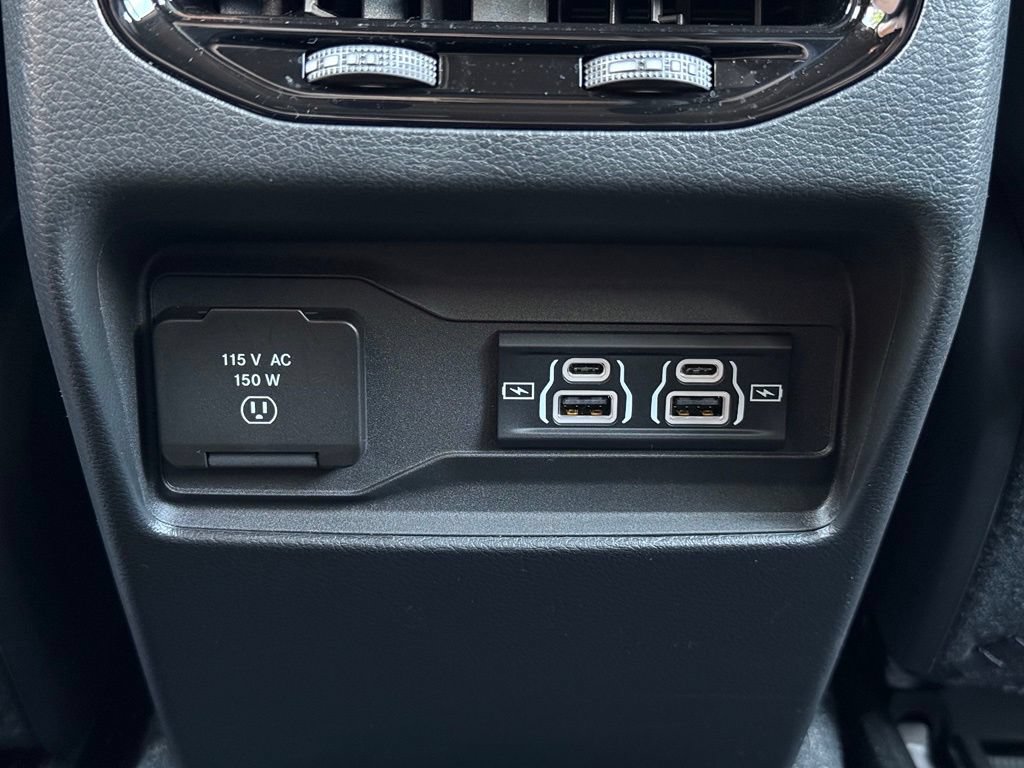 Used 2025 Jeep Grand Cherokee 4WD image 46