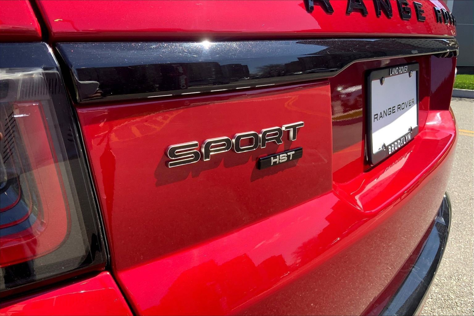 Used 2022 Land Rover Range Rover Sport HST image 9