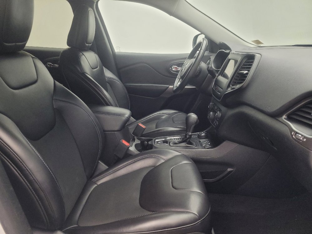 Used 2019 Jeep Cherokee Latitude Plus w/ Cold Weather Group AWD/4WD image 21