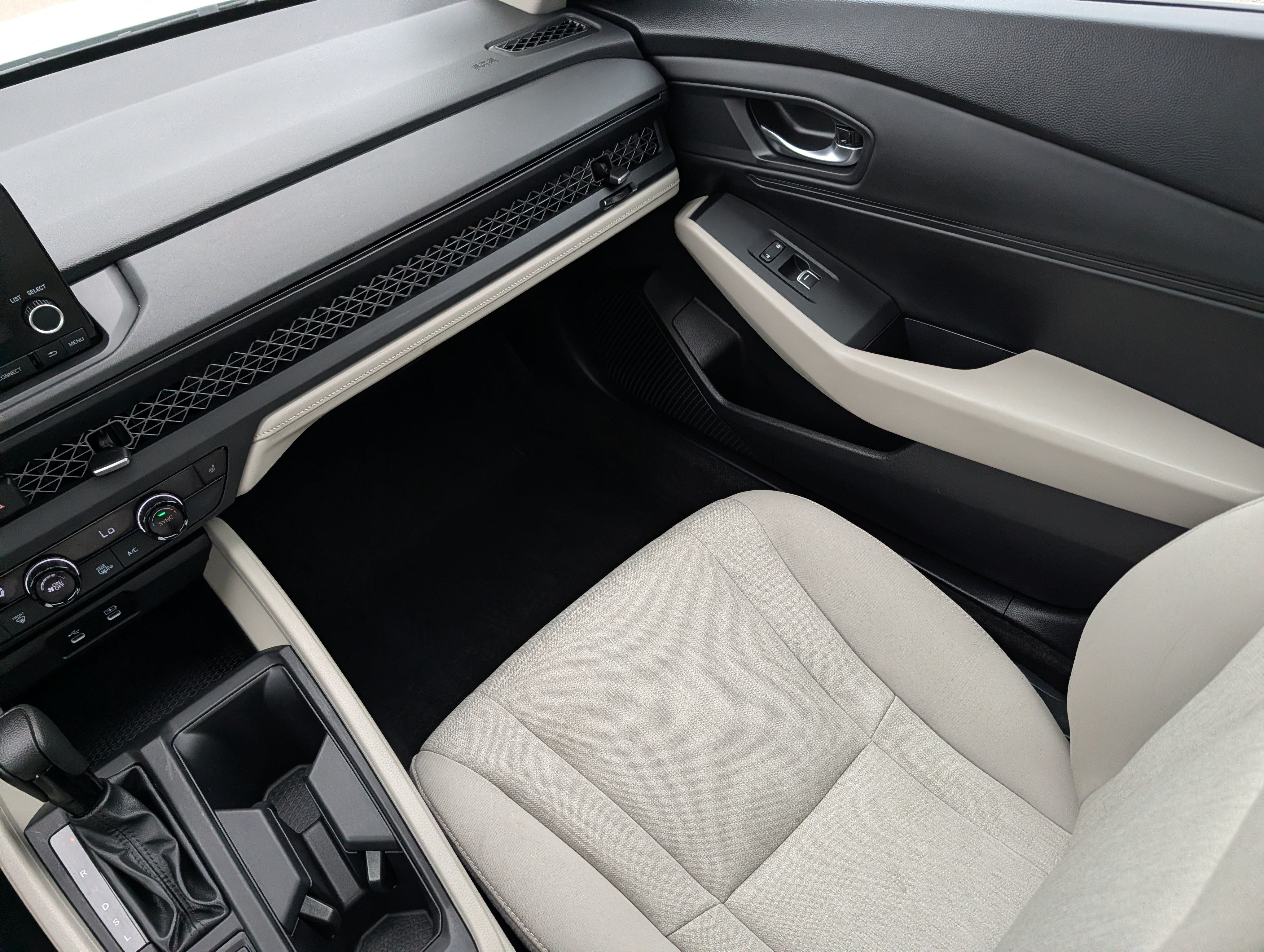 Used 2024 Honda Accord EX image 11