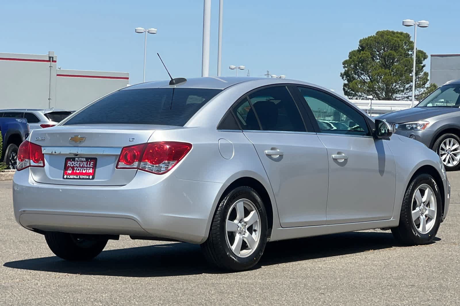Used 2016 Chevrolet Cruze LT FWD image 2