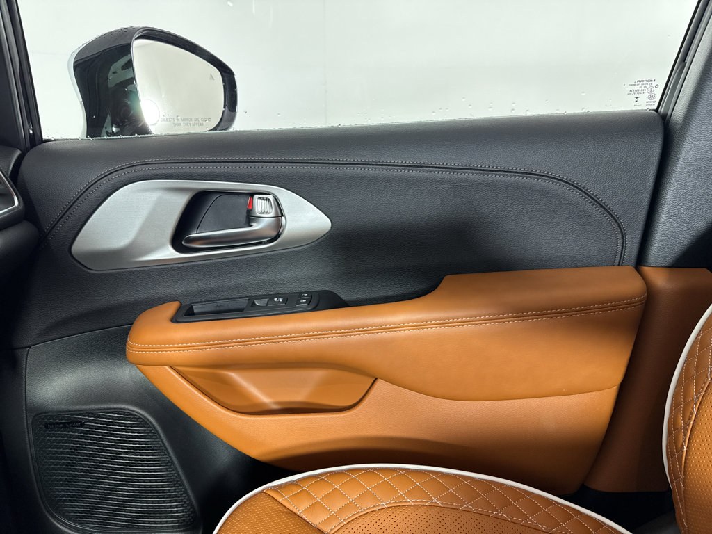 New 2026 Chrysler Pacifica Pinnacle image 47
