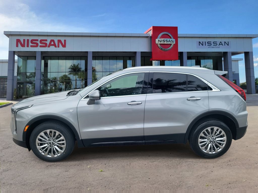 Used 2025 Cadillac XT4 Premium Luxury FWD image 8