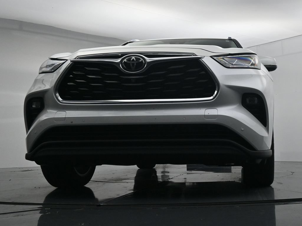 Used 2022 Toyota Highlander Limited AWD/4WD image 19