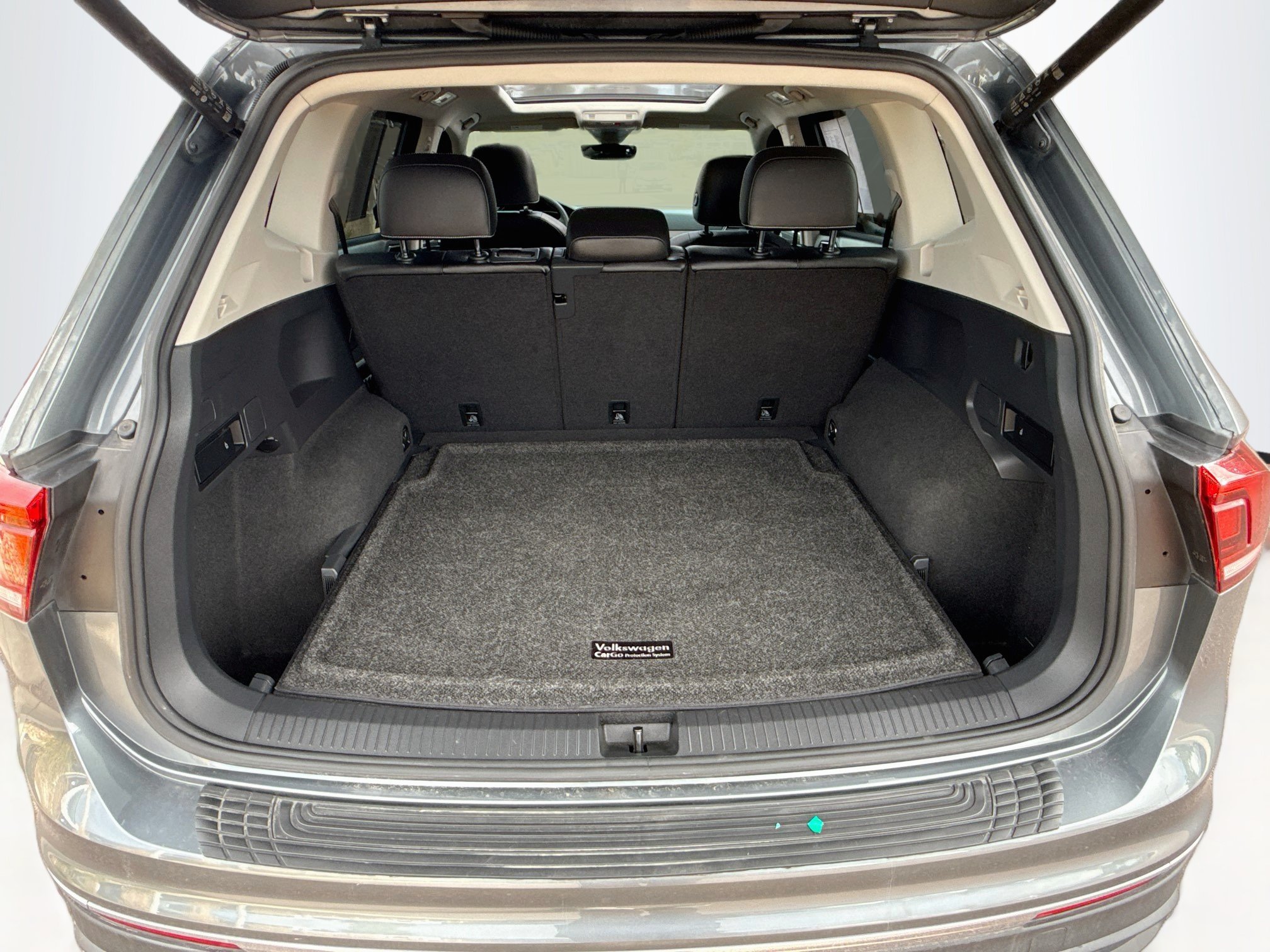 Used 2022 Volkswagen Tiguan SE w/ Panoramic Sunroof Package AWD/4WD image 29