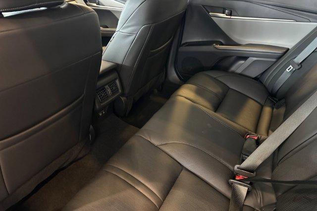 Used 2026 Toyota Camry SE w/ Convenience Package FWD image 16