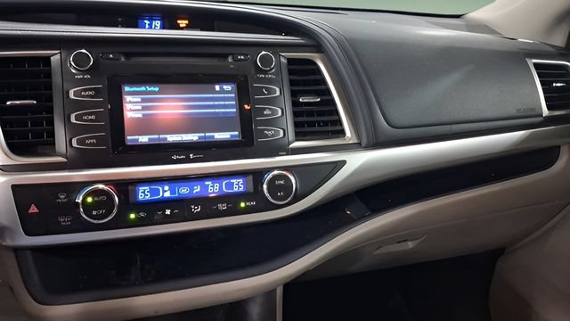 Used 2014 Toyota Highlander Plus AWD/4WD image 30