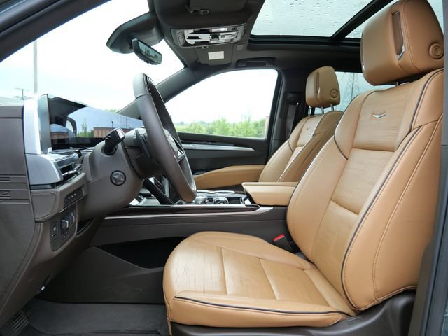 Used 2025 Cadillac Escalade ESV Premium Luxury w/ LPO, Floor Liner Package AWD/4WD image 11