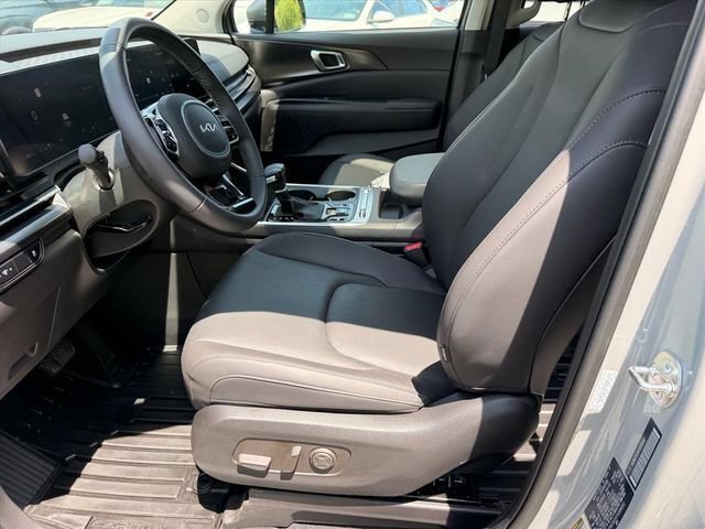 Used 2026 Kia Carnival SX w/ SX Dark Edition Package FWD image 10