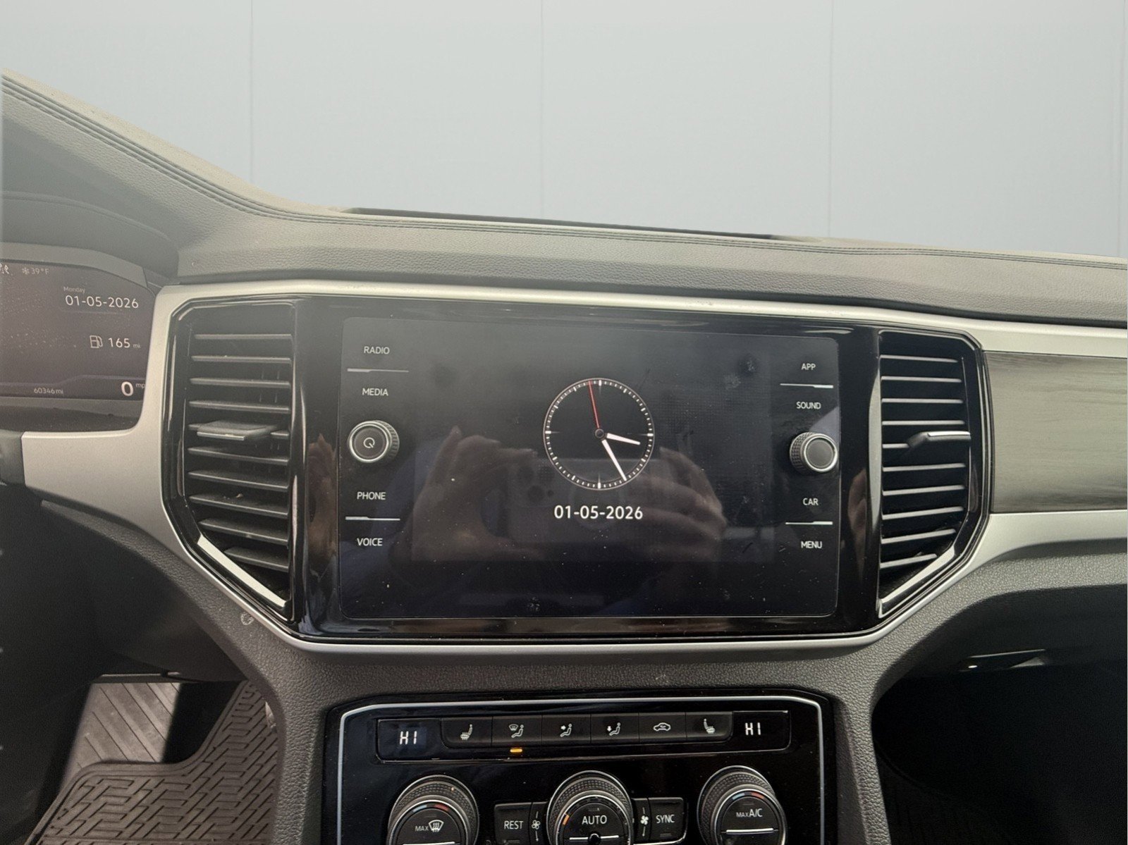 Used 2023 Volkswagen Atlas SE image 32