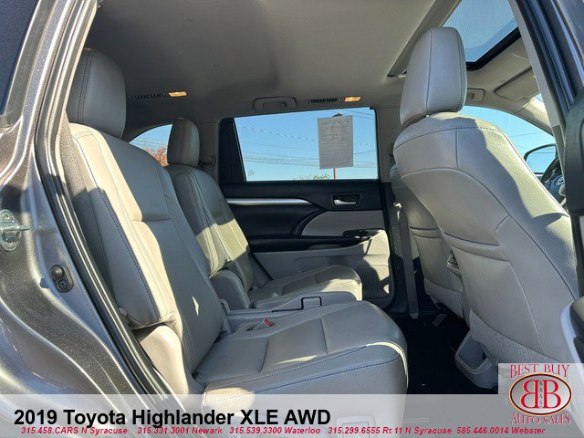 Used 2019 Toyota Highlander XLE image 14
