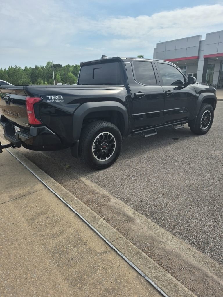 Used 2024 Toyota Tacoma TRD Off-Road AWD/4WD image 4