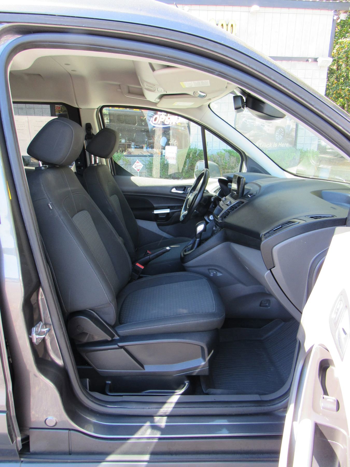 Used 2019 Ford Transit Connect XLT w/ Driver-Assist Package FWD image 16