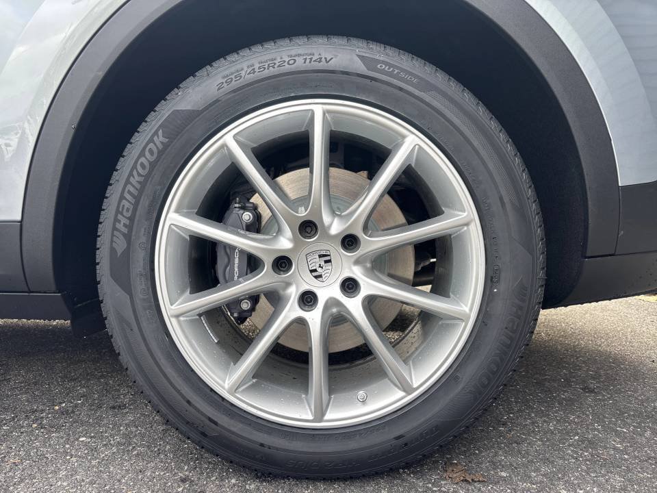 Certified 2026 Porsche Cayenne AWD/4WD image 28