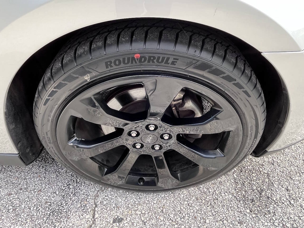 Used 2019 Ford Taurus SHO AWD/4WD image 20