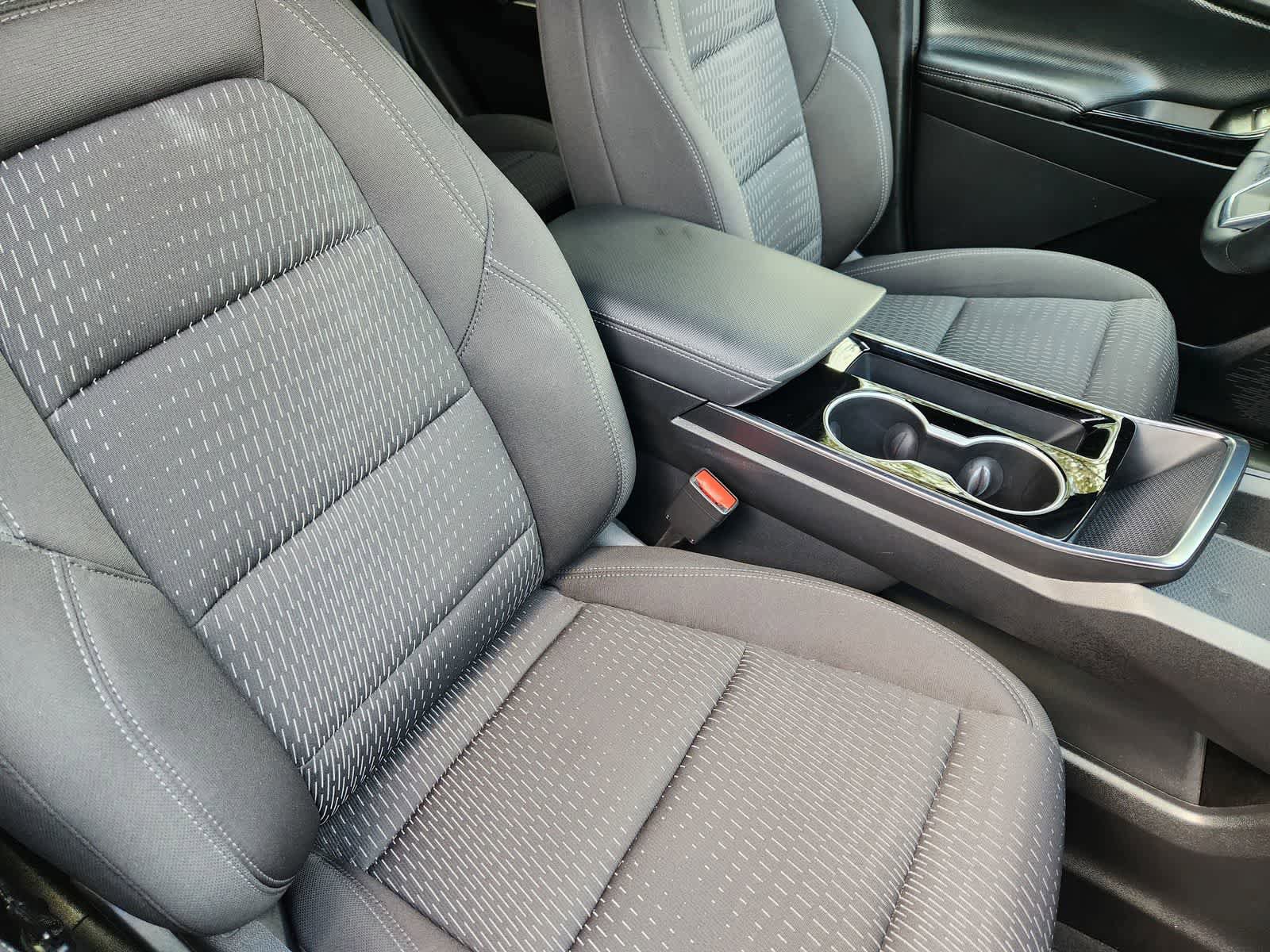 Used 2025 Chevrolet Equinox LT w/ Safety and Technology Package FWD image 13