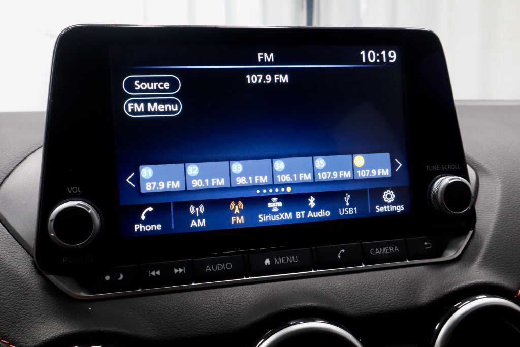 Certified 2025 Nissan Sentra SR FWD image 3