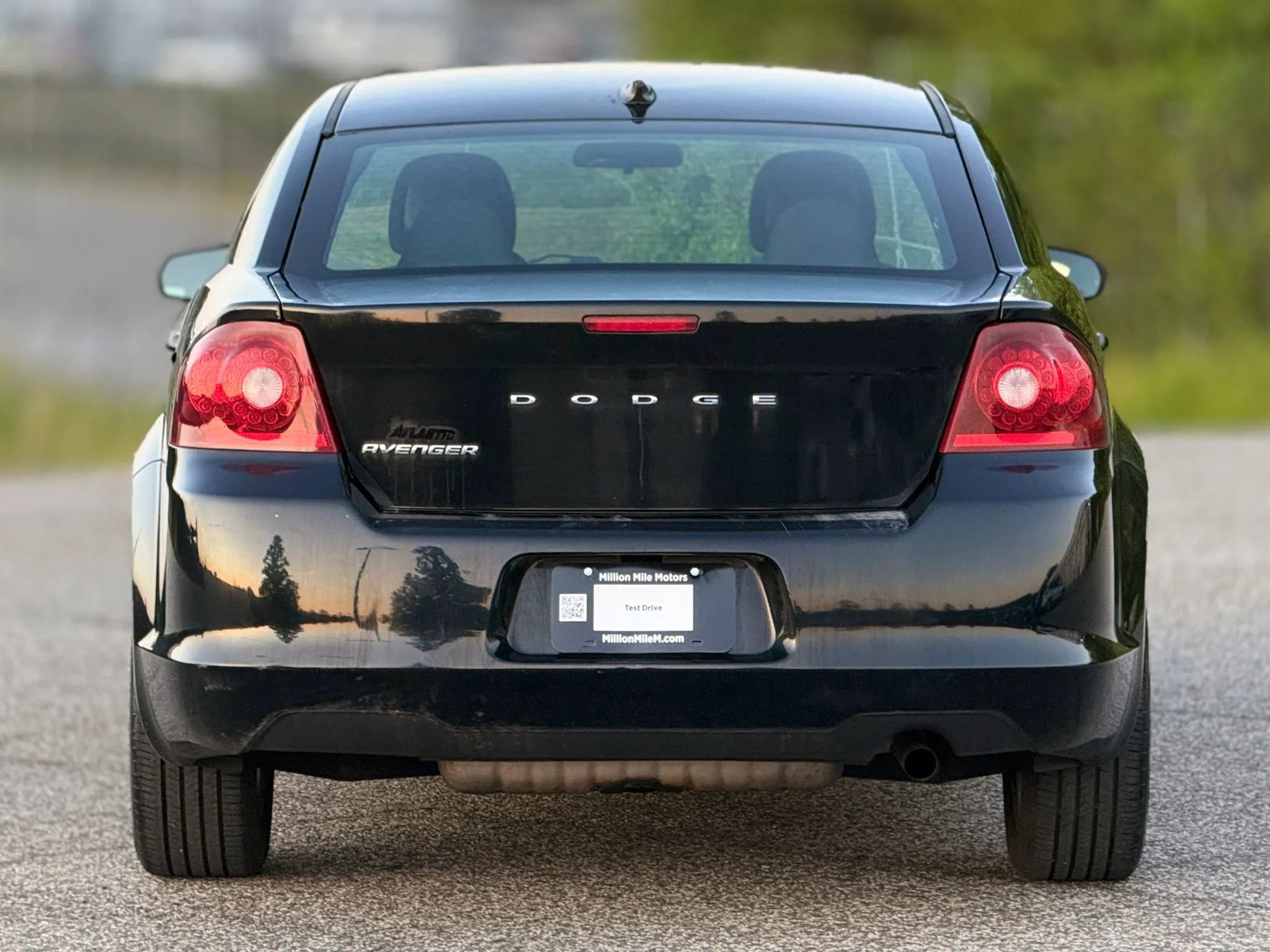 Used 2013 Dodge Avenger SE image 2