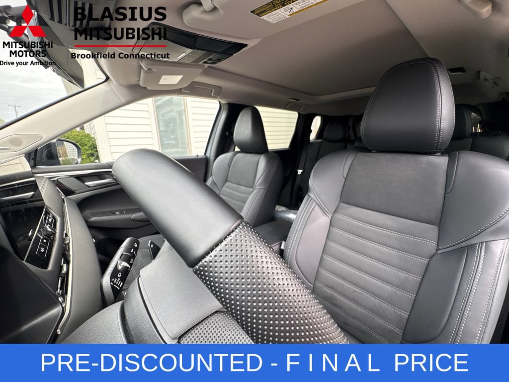Used 2025 Mitsubishi Outlander AWD image 20