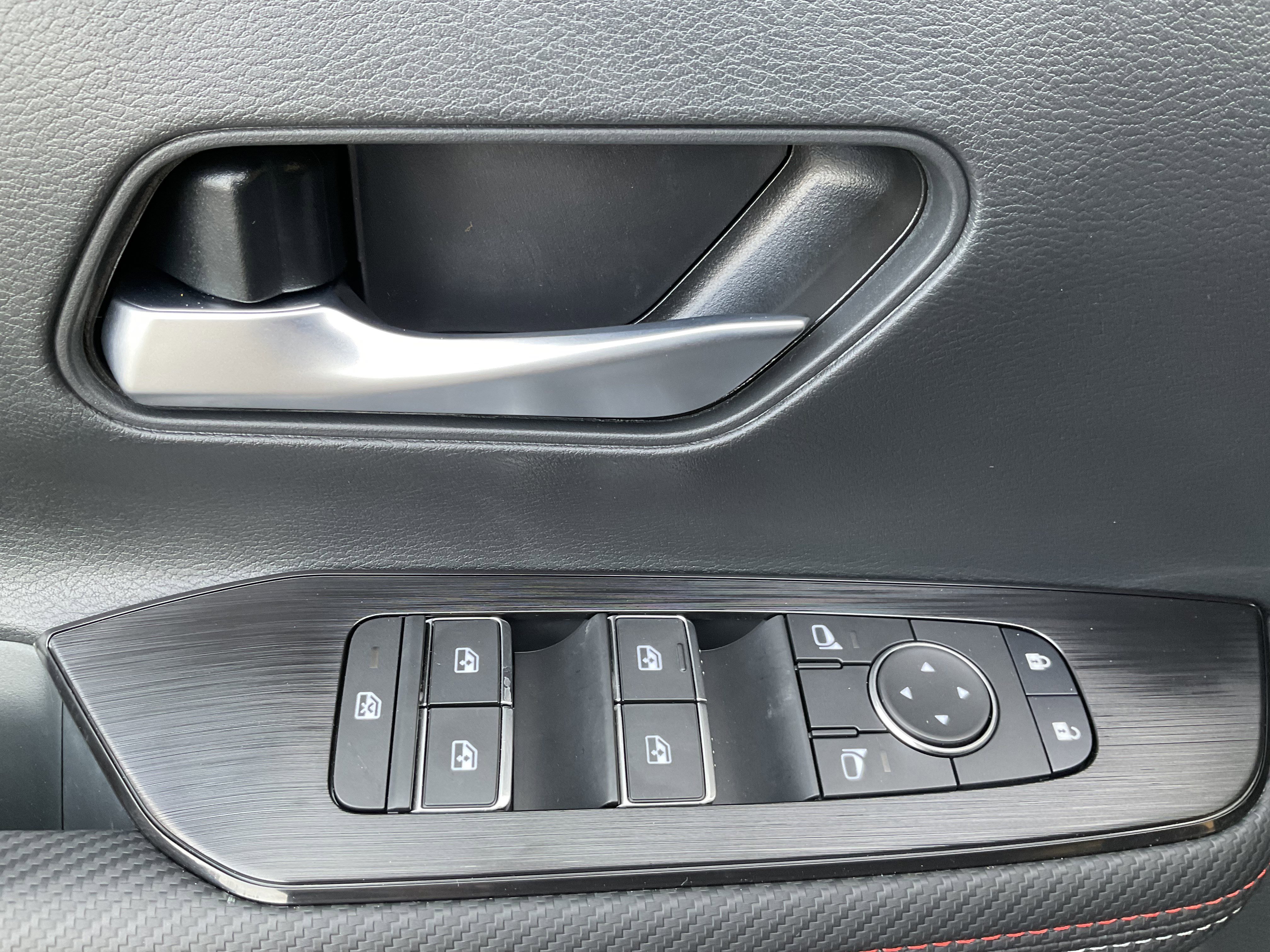 Used 2026 Nissan Kicks SR w/ Cold Weather Package image 27