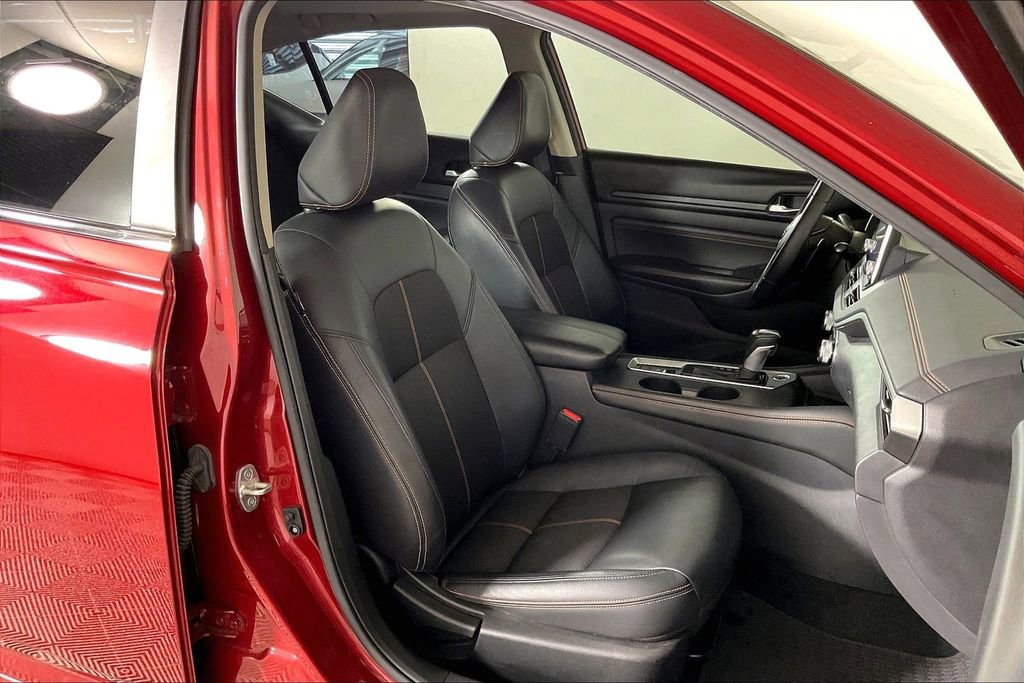 Used 2021 Nissan Altima 2.5 SR w/ SR Premium Package image 6