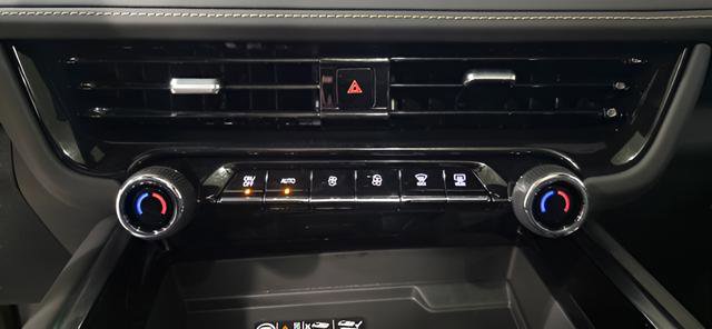 New 2026 Chevrolet Suburban Premier w/ Sun And Tow Package AWD/4WD image 21