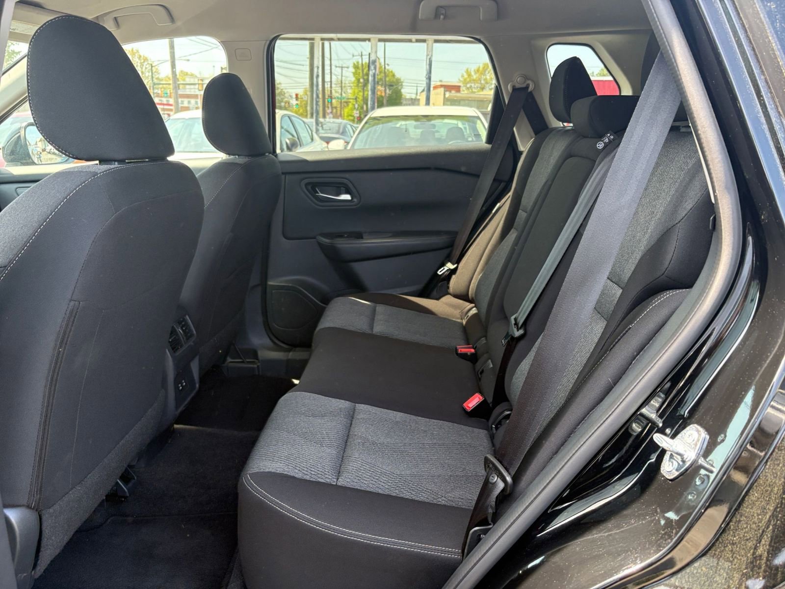Used 2025 Nissan Rogue SV image 28