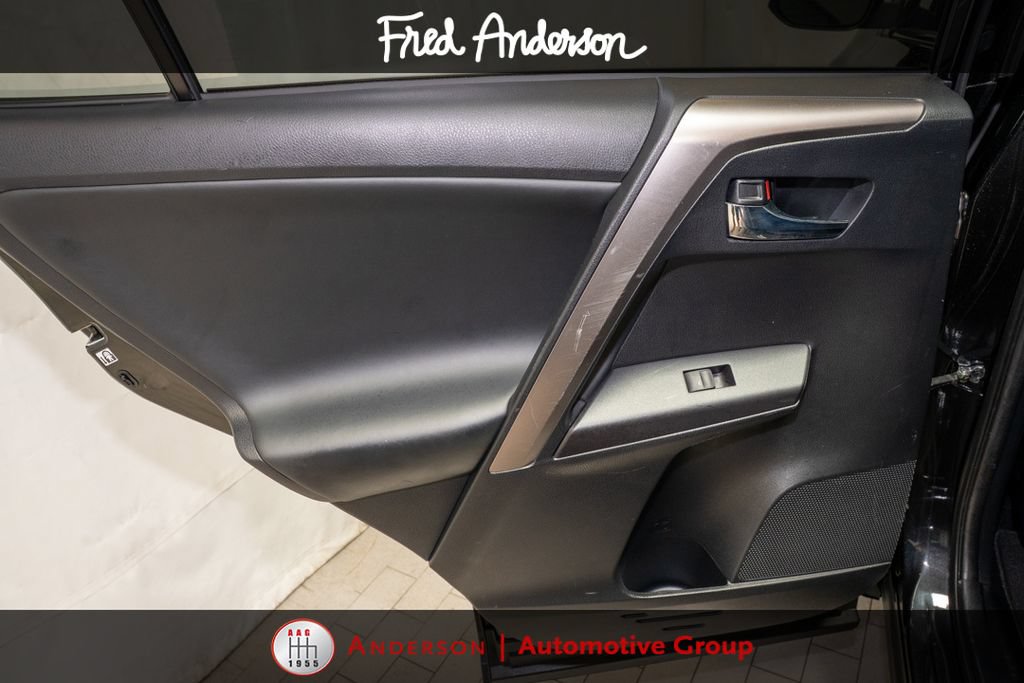 Used 2018 Toyota RAV4 XLE AWD/4WD image 9