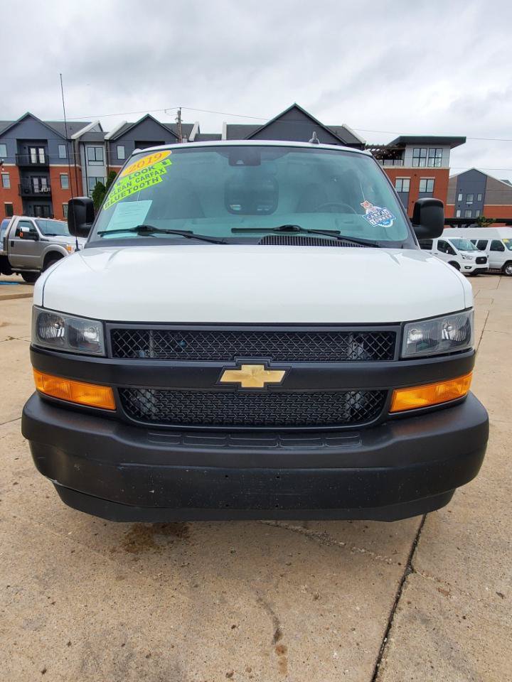 Used 2019 Chevrolet Express 2500 RWD image 2