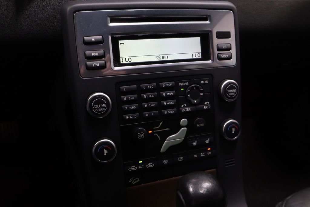 Used 2010 Volvo XC70 3.2 image 30