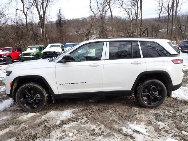 New 2025 Jeep Grand Cherokee Limited w/ Black Appearance Package image 2