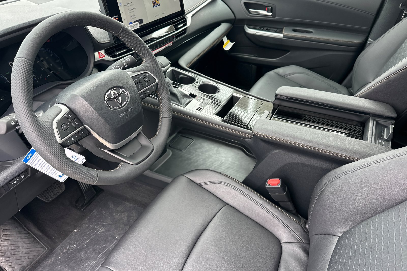 New 2026 Toyota Sienna XLE Woodland Edition AWD/4WD image 10