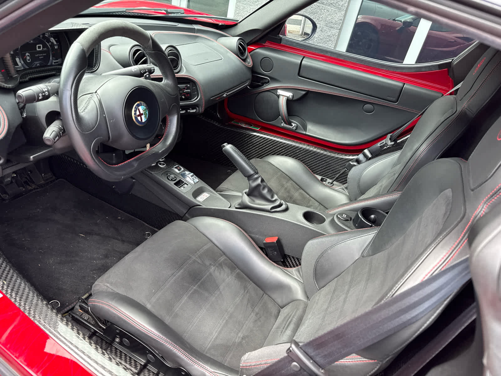 Used 2015 Alfa Romeo 4C Launch Edition w/ Convenience Group RWD image 22