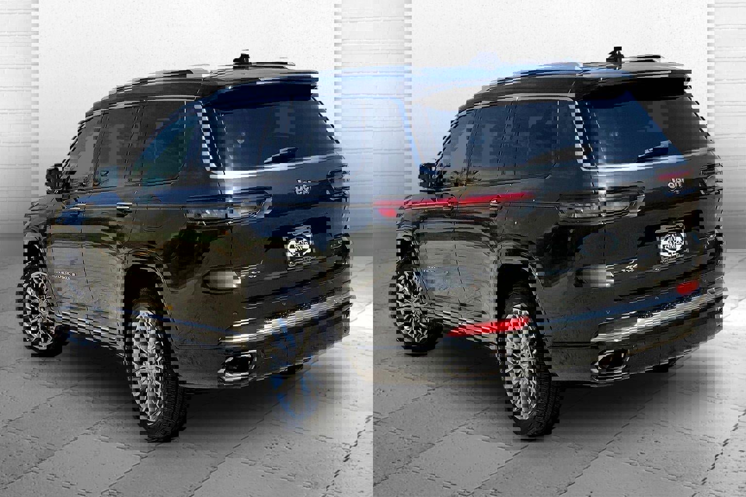 Used 2022 Jeep Grand Cherokee L Summit w/ Luxury Tech Group V AWD/4WD image 11