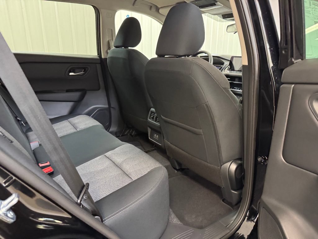 Certified 2026 Nissan Rogue SV AWD/4WD image 24
