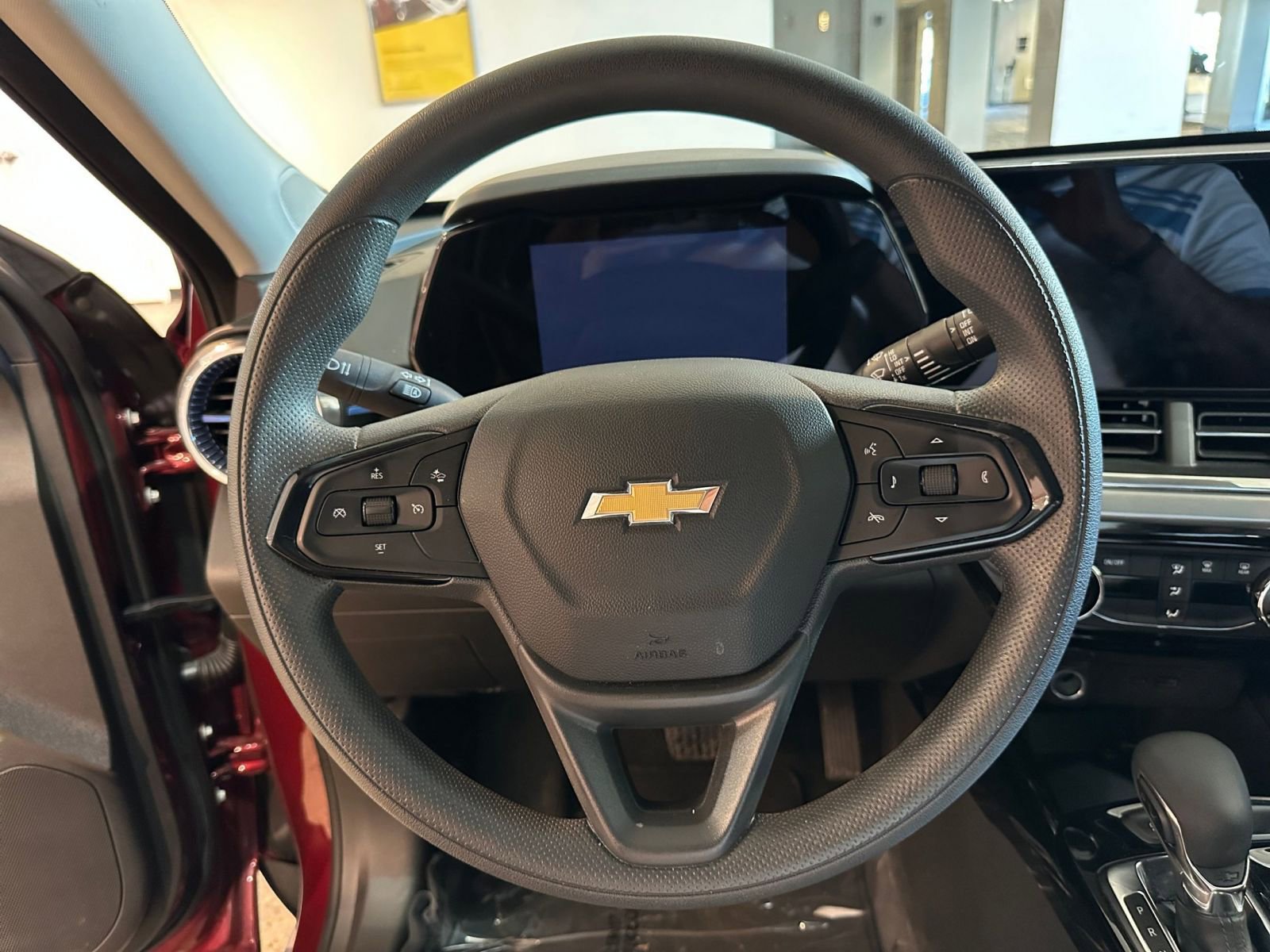 Used 2025 Chevrolet Trax LT FWD image 27
