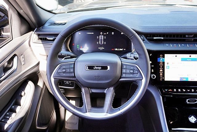 New 2026 Jeep Grand Cherokee Limited w/ Luxury Tech Group II image 25