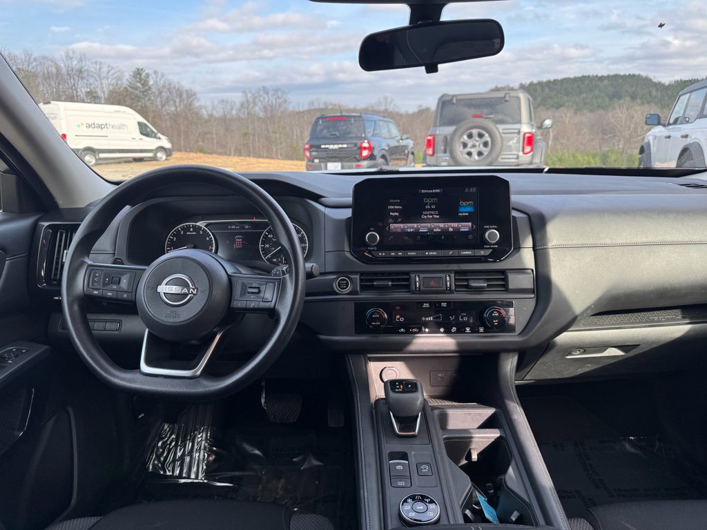 Used 2024 Nissan Pathfinder S image 16