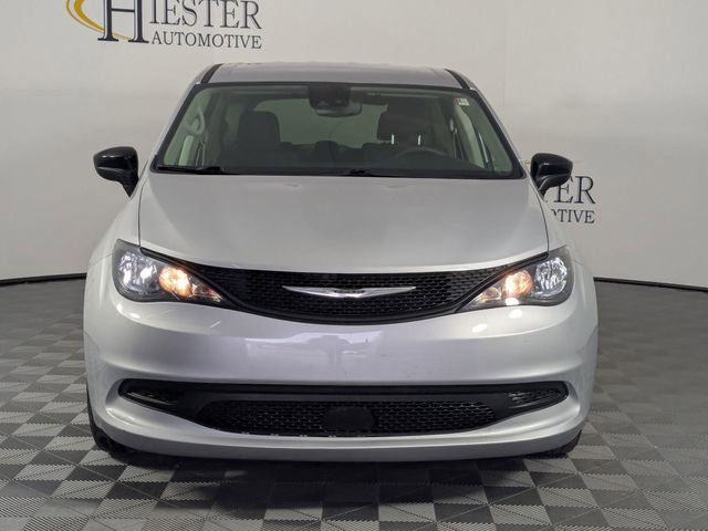 Used 2024 Chrysler Voyager LX image 3